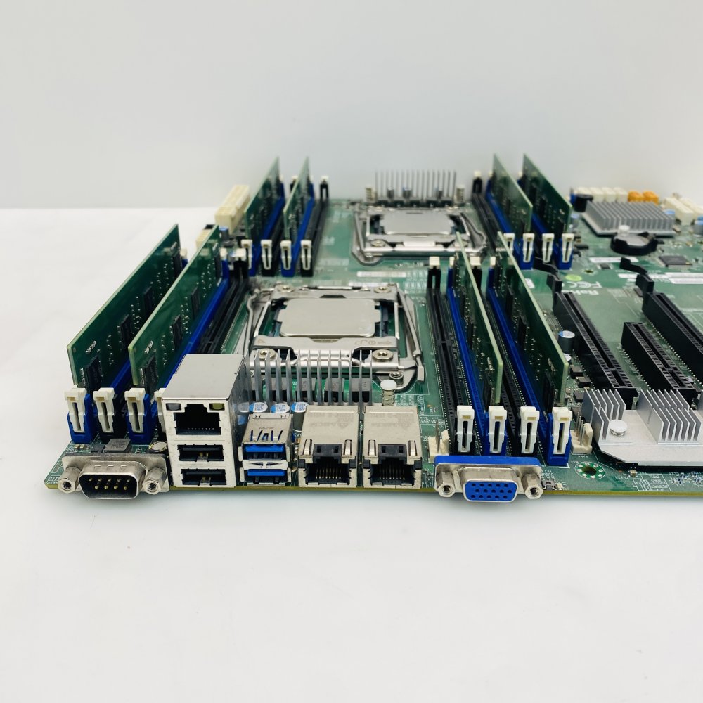 Supermicro X10DRi-T Dual Xeon E5-2640 v4 32GB DDR4 E-ATX Server Board