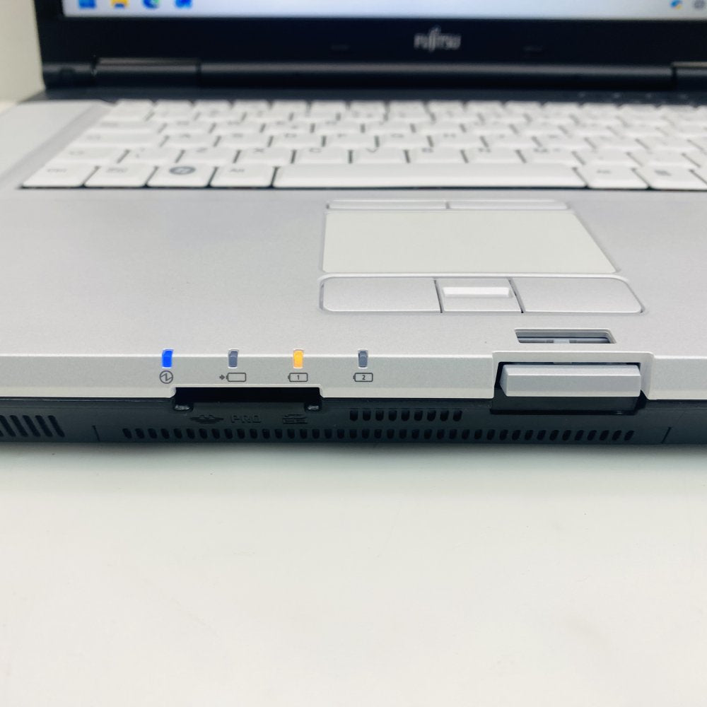 Fujitsu Lifebook E780 Intel i5 2.40GHz 4GB RAM 160GB HDD 15.6" Display