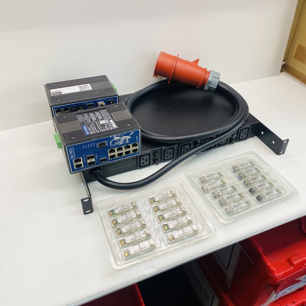 Bundle Advantech EKI-7654C Gigabit Switch APC PDU 20 SFP Modules Industrial