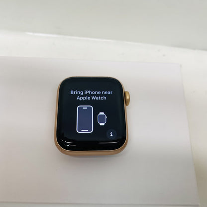Apple Watch SE 40mm A2355 Gold Aluminum Starlight Sport Band Cellular - Used