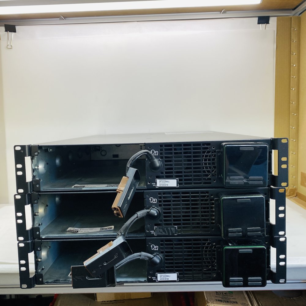 APC SRT3000RMXLI Rackmount 3000VA UPS Modules x3 - Used