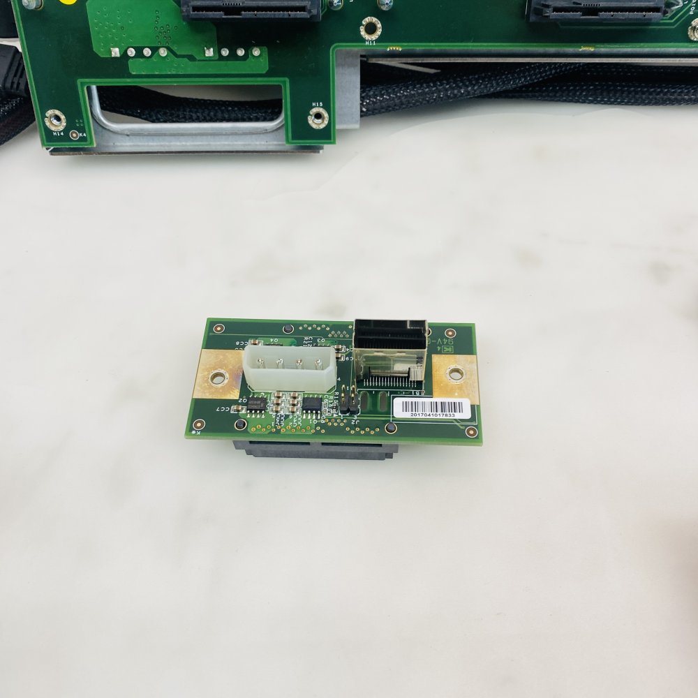 BP-34101 V1.0 SAS Backplane with RAID Controller & MiniSAS Cables Grade-A