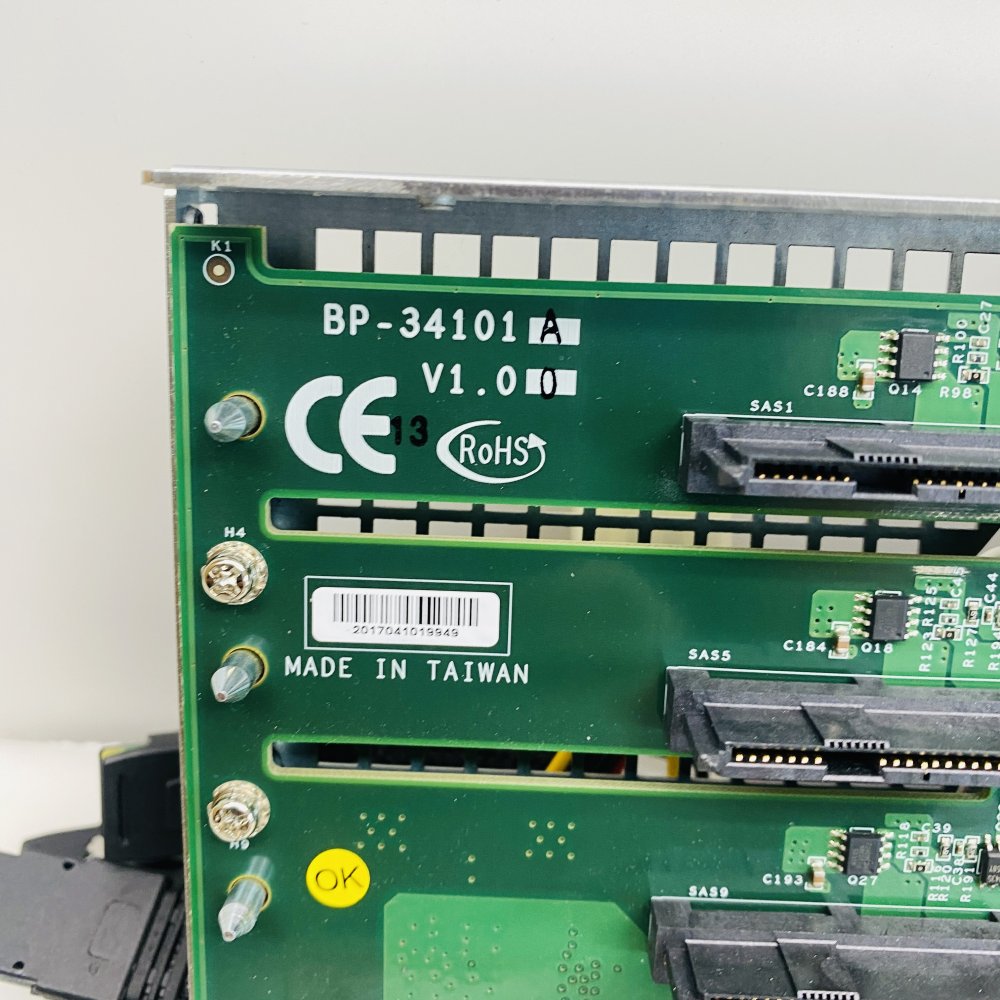 BP-34101 V1.0 SAS Backplane with RAID Controller & MiniSAS Cables Grade-A