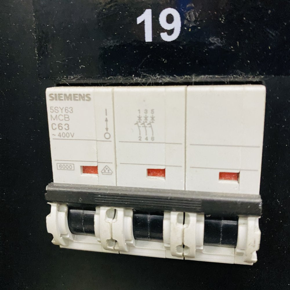 Socomec DIRIS A10 Power Distribution PDU 400V 400A Flight Case Used