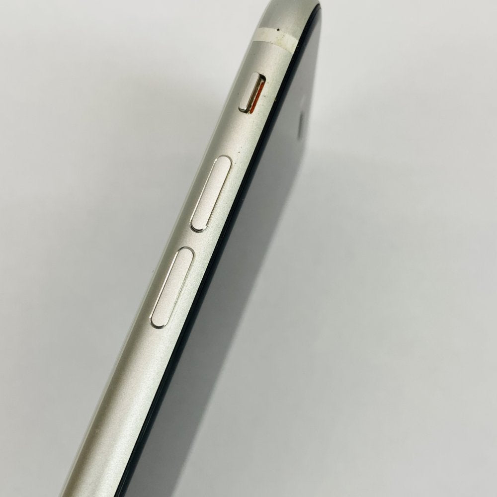 Apple iPhone SE 64GB (White) - 83% Battery Health - iOS 18.5 Grade B