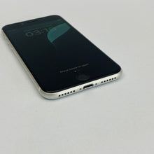 Apple iPhone SE (64GB) White - 82% Battery, iOS 18.4.1 Grade B