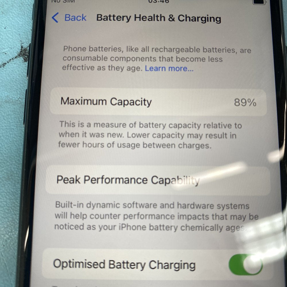 Apple iPhone SE Black - iOS 18.6.2 - 89% Battery Health 64GB Grade B