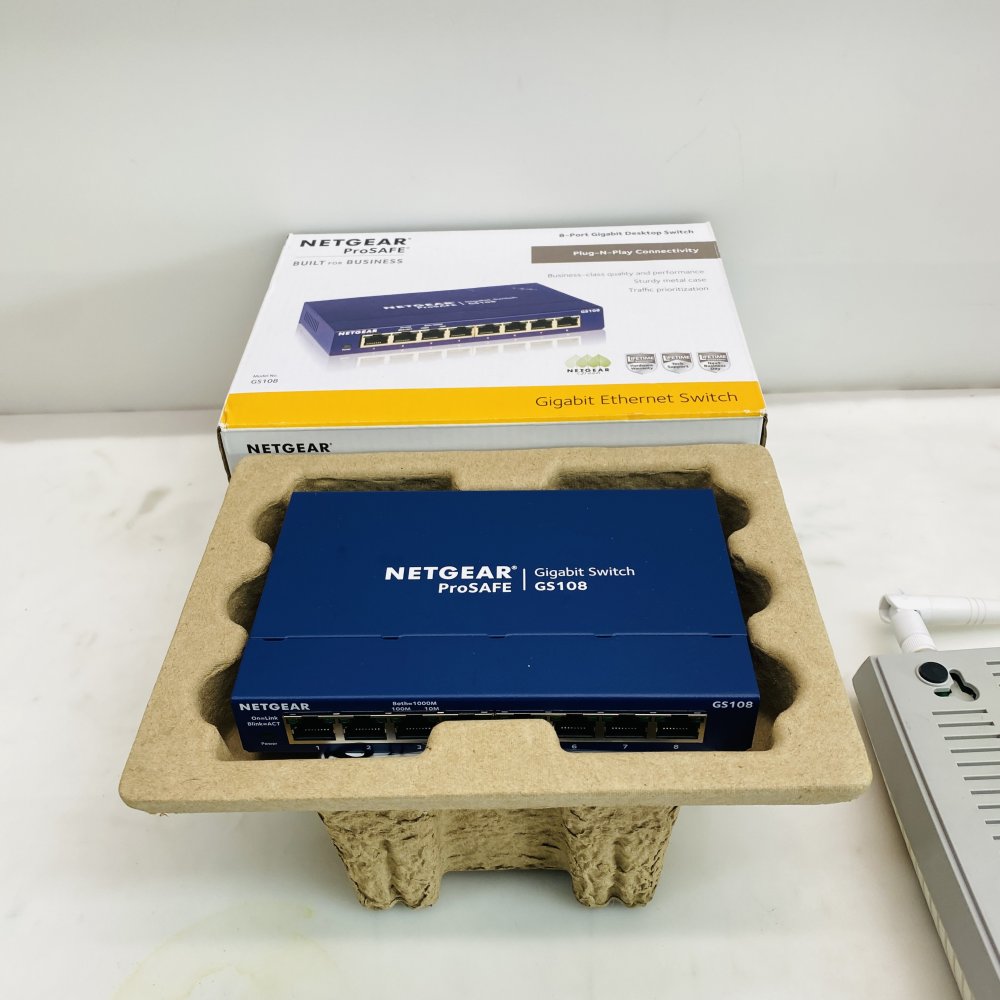 NETGEAR ProSAFE GS108 8-Port Gigabit Switch + DrayTek Vigor2850n Router Grade B