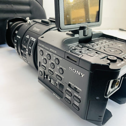 Sony NEX-FS700EK Camera + E PZ 18-105mm G OSS Lens, Bag & Batteries Grade B