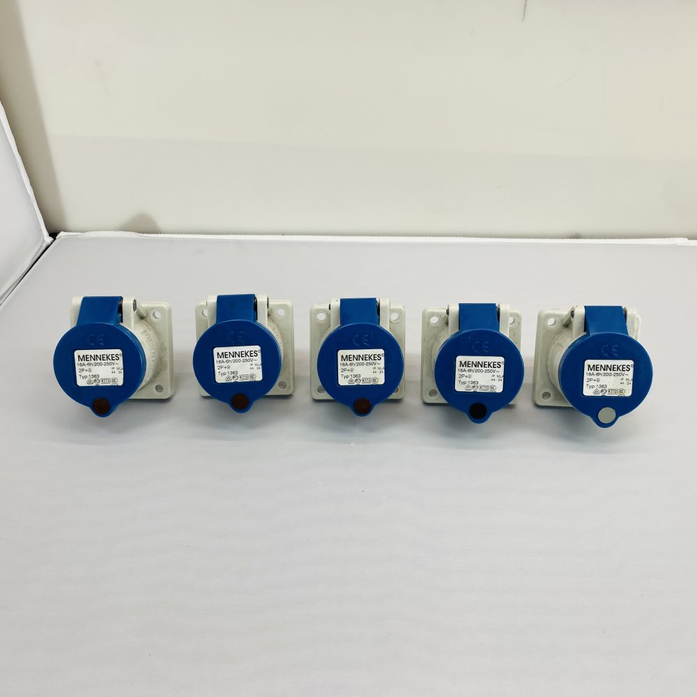 5 x MENNEKES Typ 1363 16A 200-250V 2P+E Panel Mount Socket/Connector