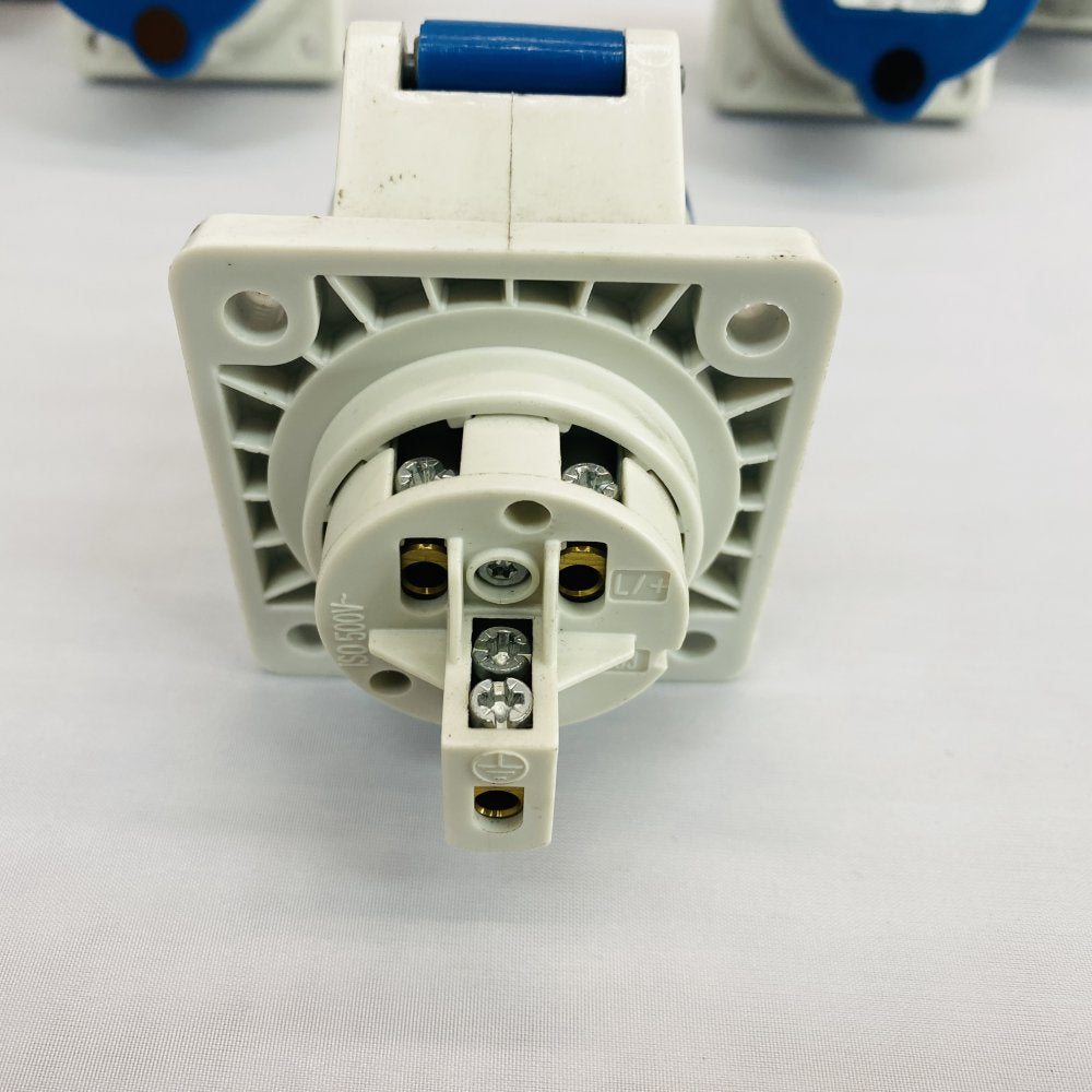 5 x MENNEKES Typ 1363 16A 200-250V 2P+E Panel Mount Socket/Connector