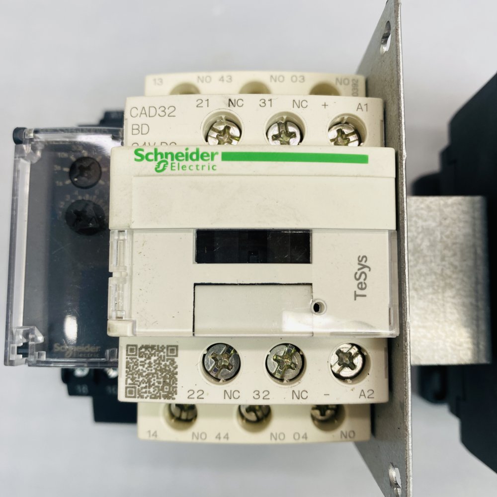 Schneider Electric TeSys Contactors LC1D128 & CAD32 - Pair Grade B