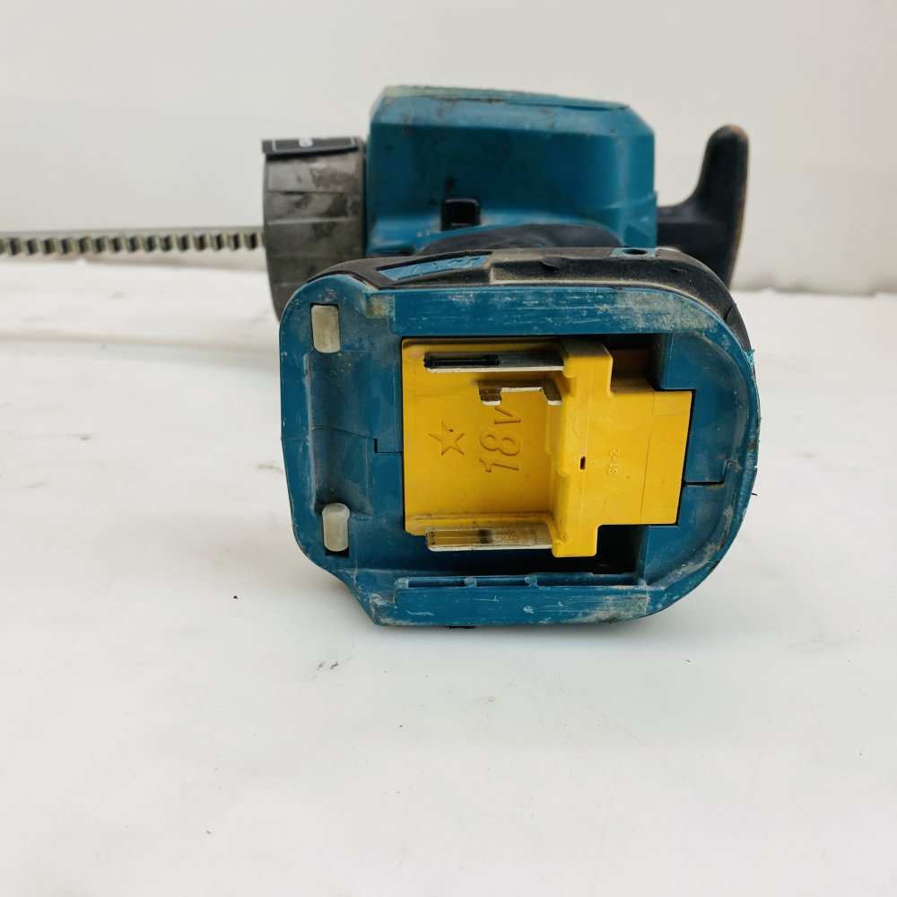 Makita DCG180 18V Cordless Caulk Gun + Case & Tube & Nozzles UNTESTED (GRADE D)