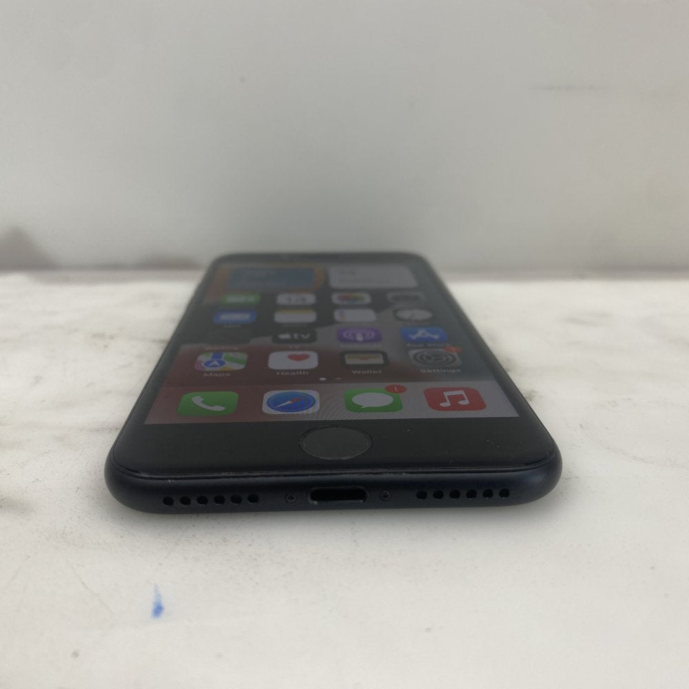 Apple iPhone 7 32GB Black Model:A1778 (MN8X2B/A) Battery 92% UNLOCKED (Grade D)