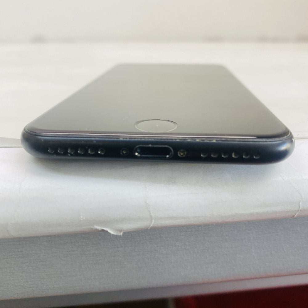 Apple iPhone 7 Black Smartphone, 32GB Battery Health 77%, Grade C