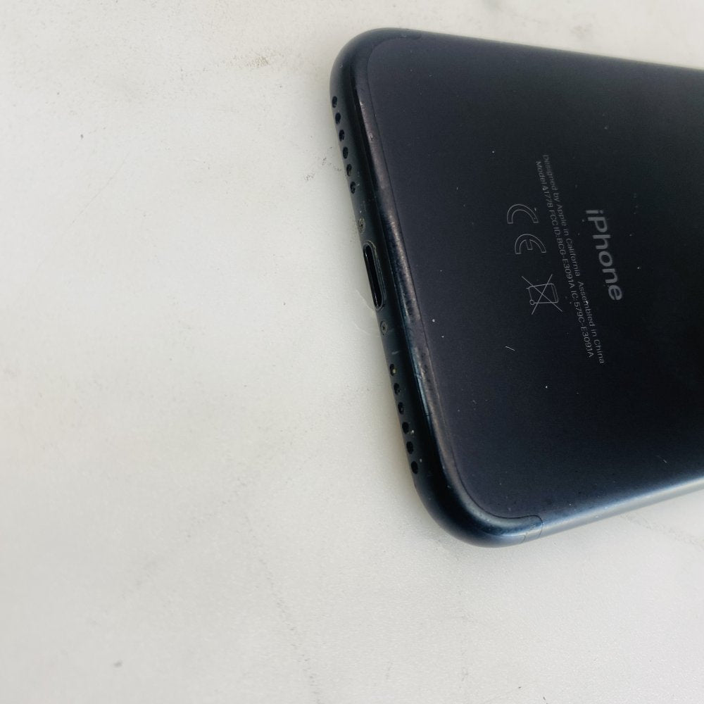 Apple iPhone 7 Black Smartphone, 32GB Battery Health 77%, Grade C