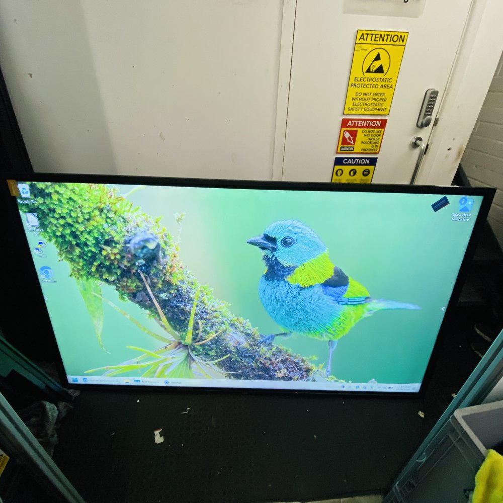 Philips 86BDL3652T LCD Touchscreen Display Monitor USB HDMI DisplayPort