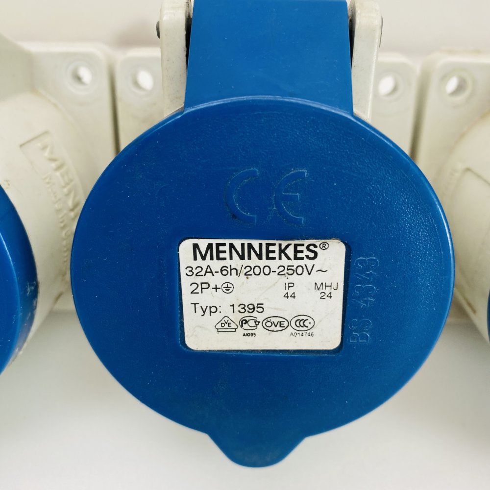 Mennekes Lot 7 Typ 1363/1395 16A/32A 200-250V IP44 2P+E Sockets Grade C
