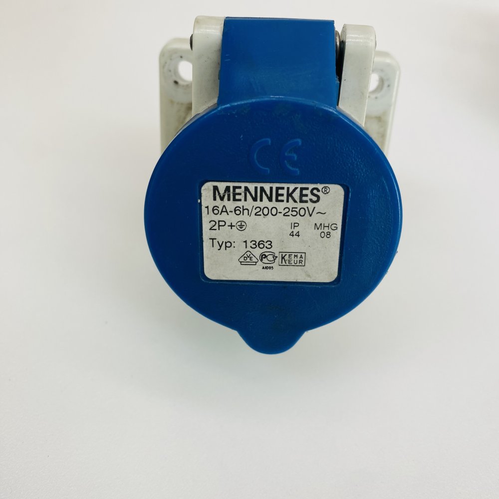 Mennekes Lot 7 Typ 1363/1395 16A/32A 200-250V IP44 2P+E Sockets Grade C
