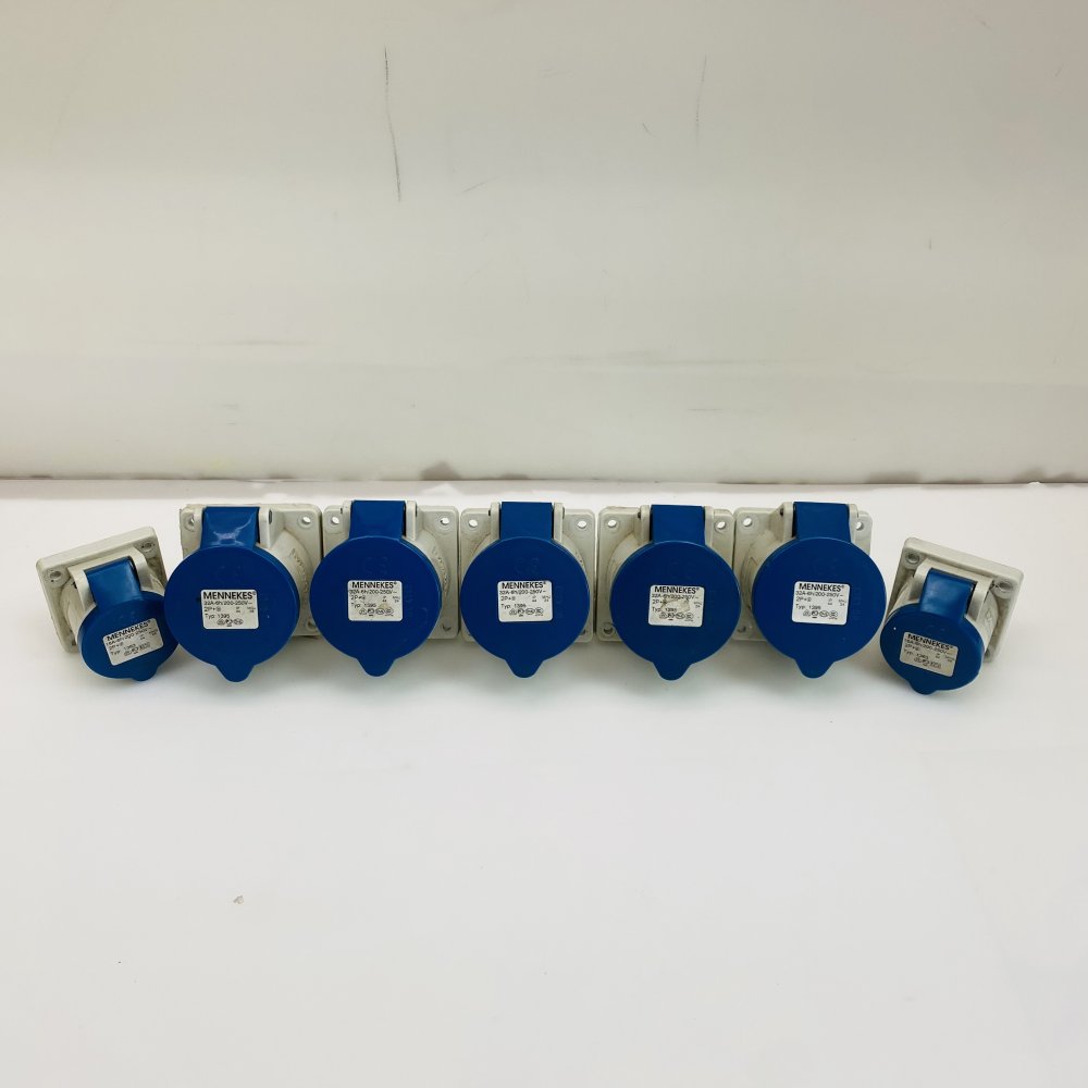 Mennekes Lot 7 Typ 1363/1395 16A/32A 200-250V IP44 2P+E Sockets Grade C