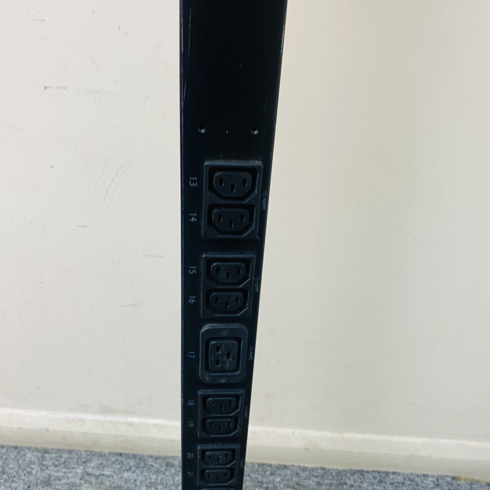 APC AP7552 Basic Rack PDU 0U Vertical 24-Outlet 230V 16A Used (Grade D)