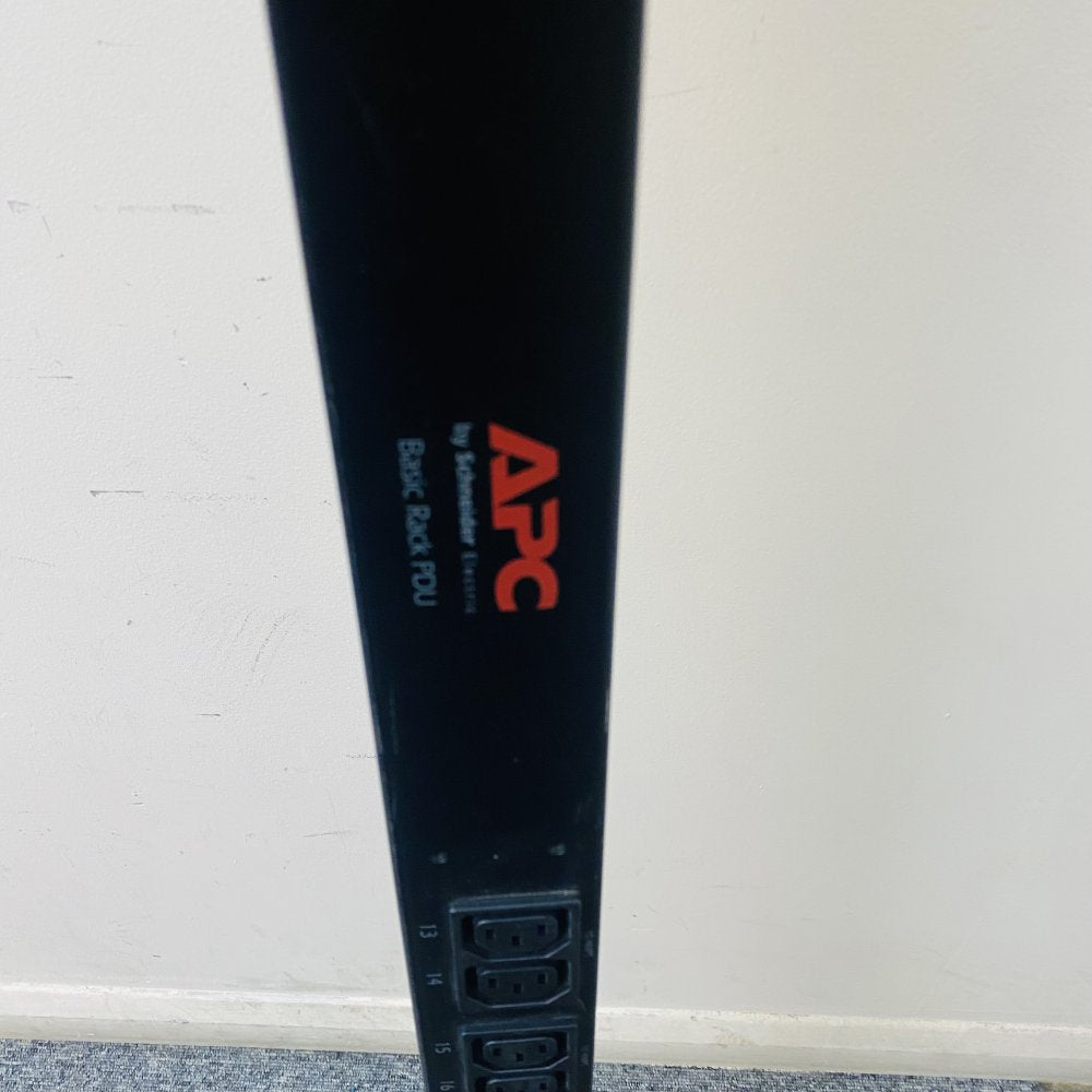 APC AP7552 Basic Rack PDU 0U Vertical 24-Outlet 230V 16A Used (Grade D)