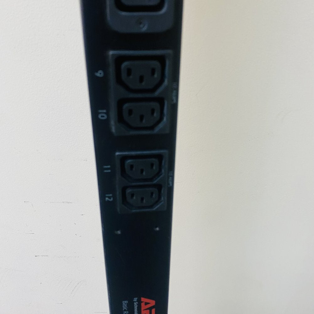APC AP7552 Basic Rack PDU 0U Vertical 24-Outlet 230V 16A Used (Grade D)