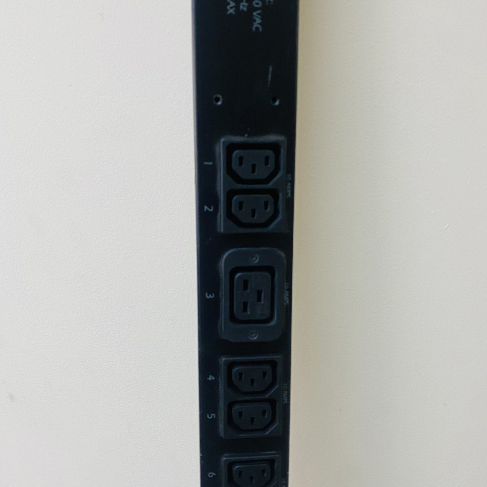 APC AP7552 Basic Rack PDU 0U Vertical 24-Outlet 230V 16A Used (Grade D)