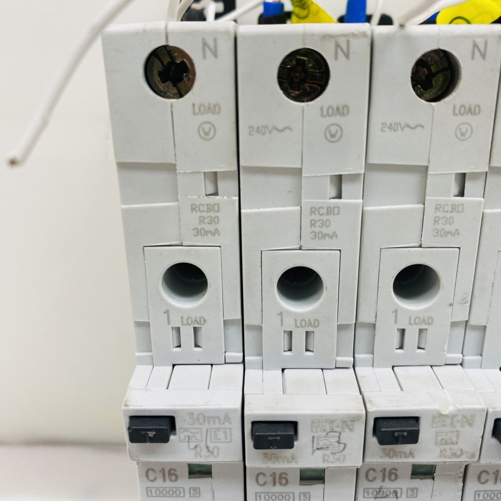 Eaton MCH116 16A 30mA 230V RCBO Circuit Breaker DIN Rail Germany Job Lot