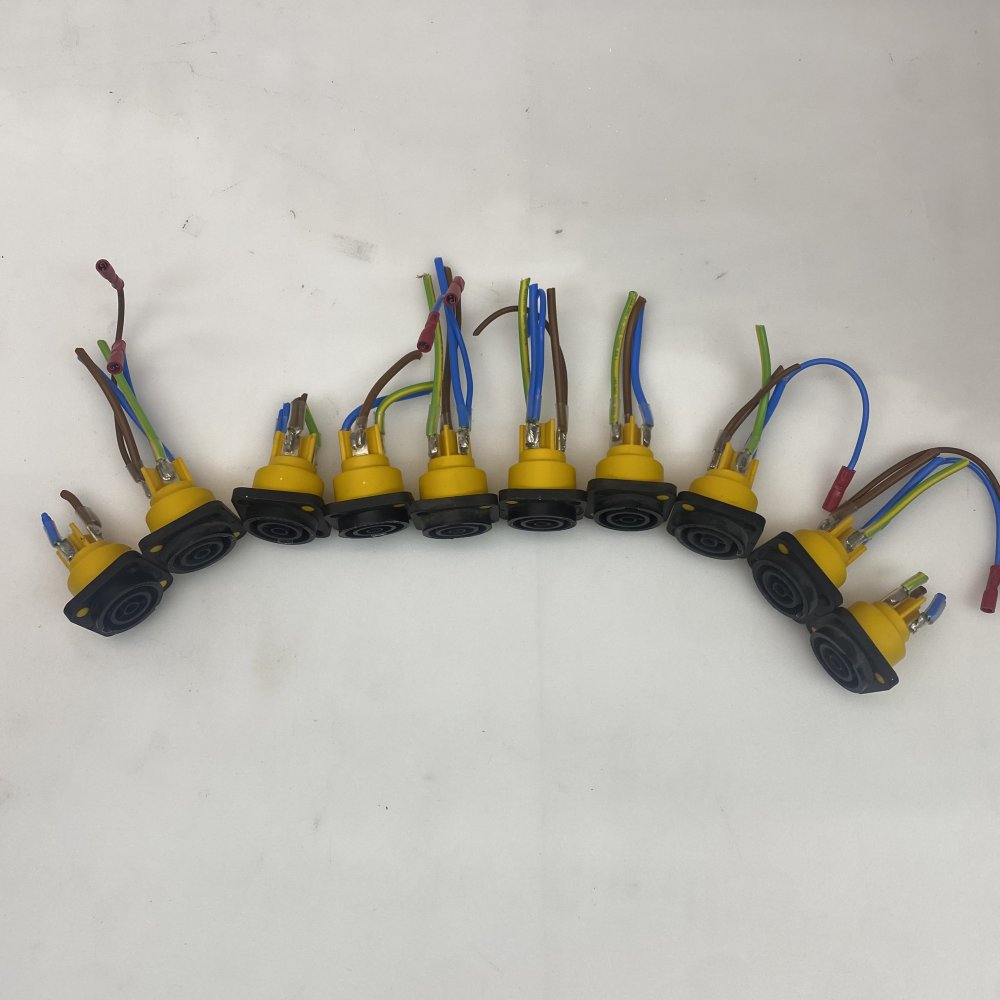 Neutrik NAC3FPX Powecon Tru1 Appliance Outlet Connector Flat Tab Terminals 10x