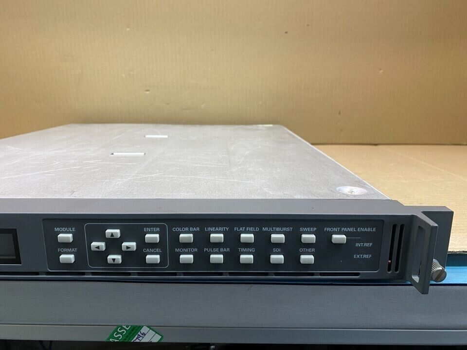 Broadcast Multi-Format SDI HDMI Tektronix TG700 Generator Mainframe