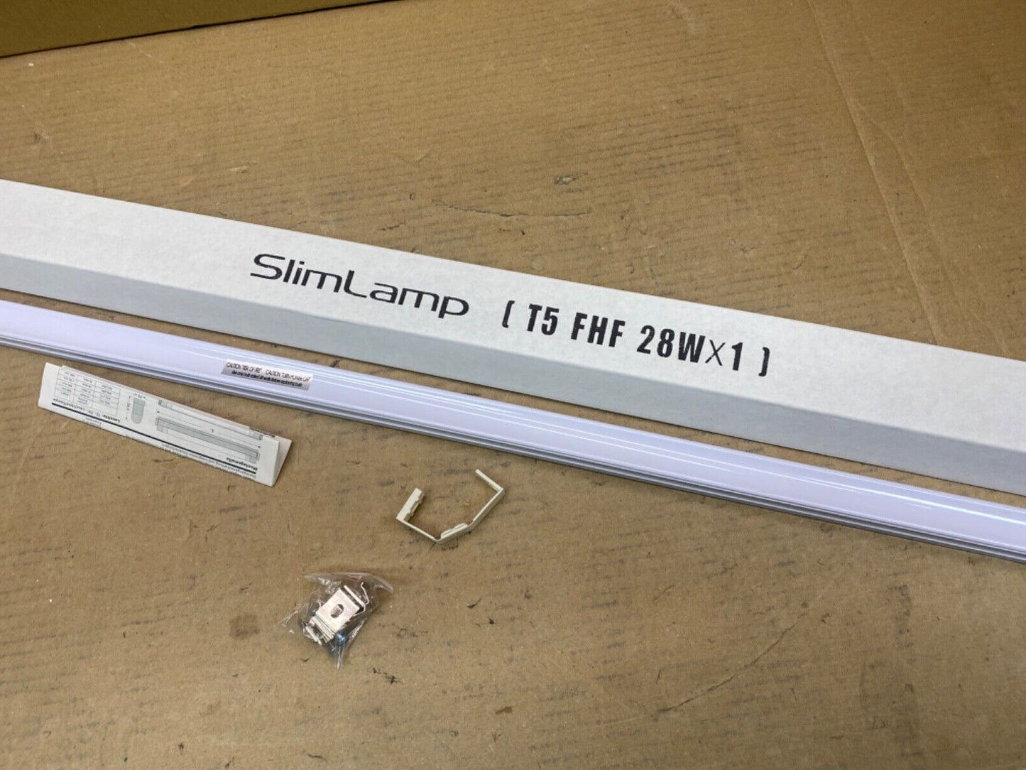 Feelux SlimLamp T5 FHF 28W Fluorescent Lights 25x Energy-Efficient Tubes