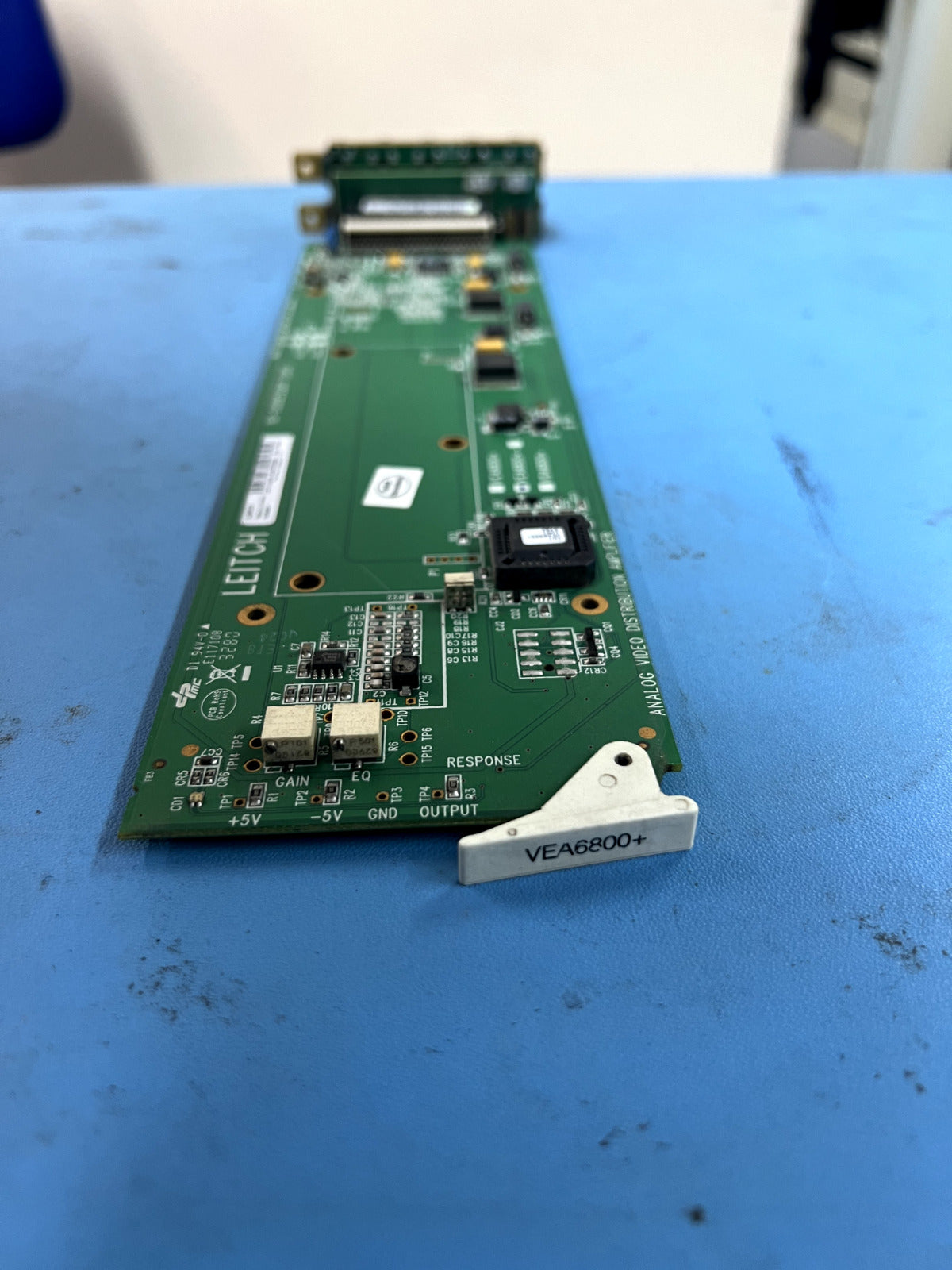 Broadcast Analog Video Amplifier Harris VEA6800 D 8 Output SD HD 6800 Series