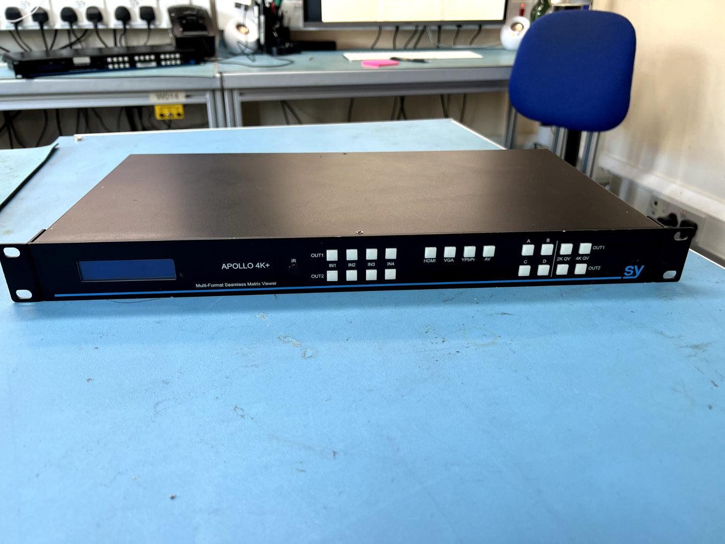 Professional 4K UHD Matrix Switcher HDMI 4x2 Apollo SY Seamless Multi-Viewer