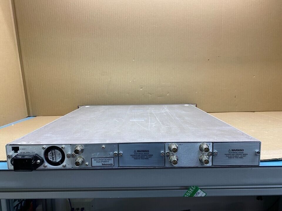 Broadcast Multi-Format SDI HDMI Tektronix TG700 Generator Mainframe