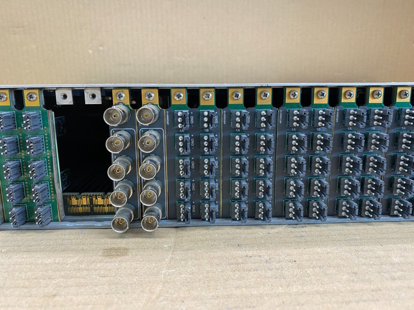 Broadcast SDI Audio Frame Leitch FR6802+ Rack-Mount Unit, Professional