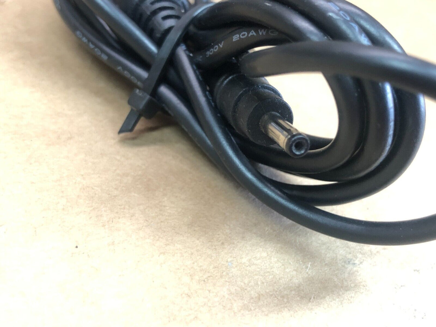 Power Supply Adapter Huntkey HKA03619021-6C 19V 2.1A Universal Charger