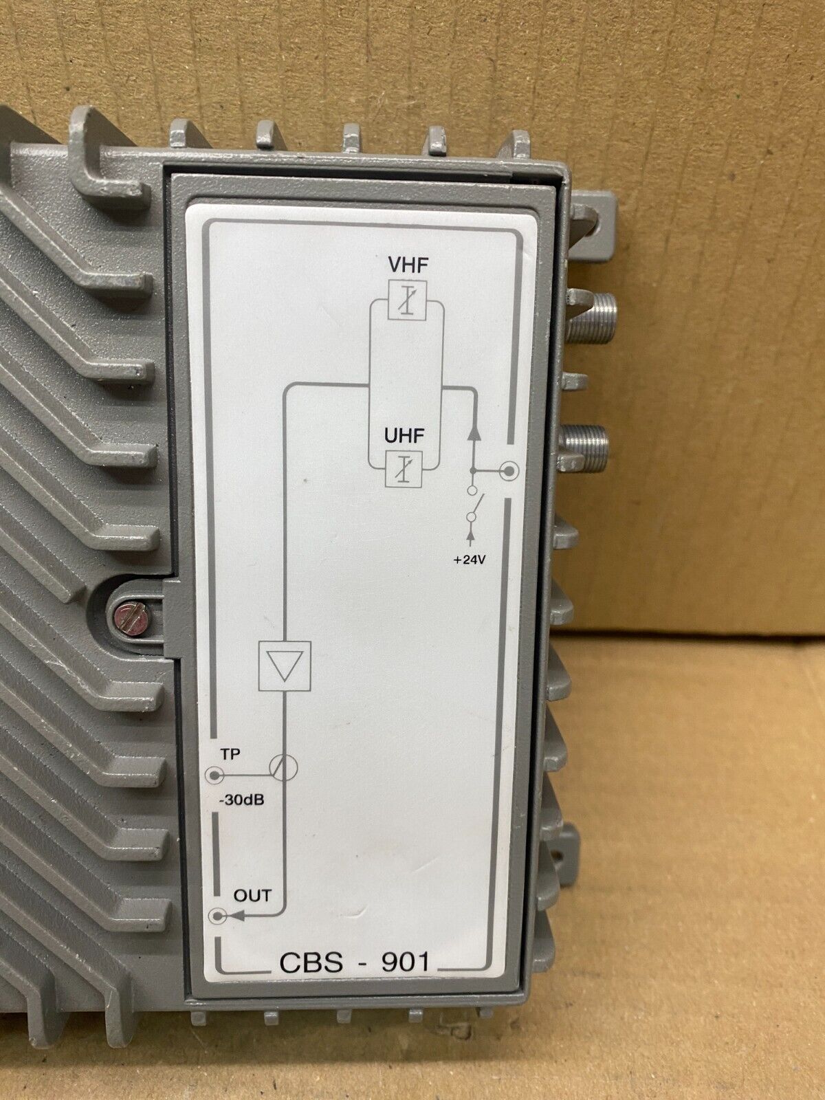 Professional TV Signal Amplifier Ikusi CBS-901 47-862MHz 120dB High Output