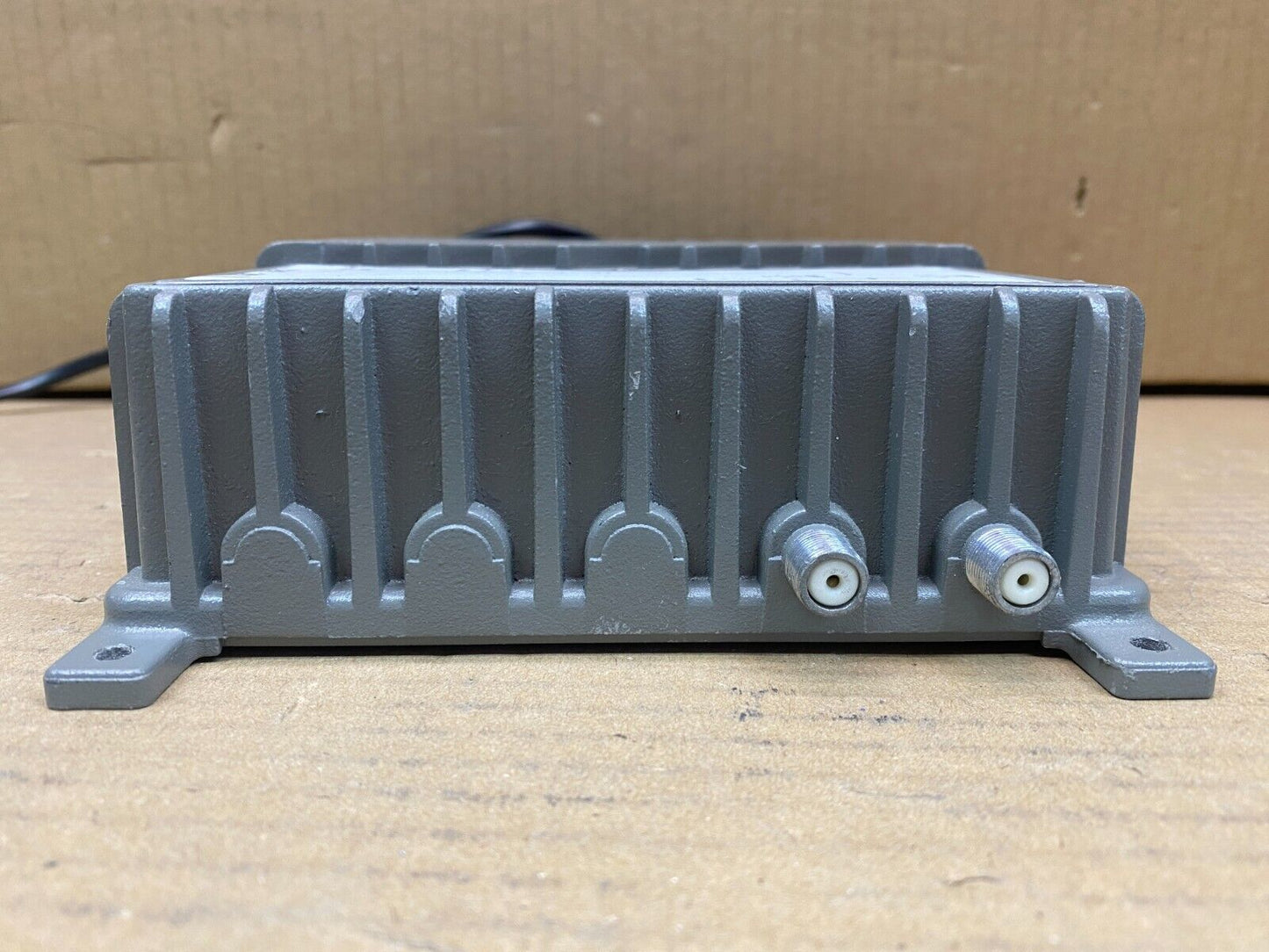 Professional TV Signal Amplifier Ikusi CBS-901 47-862MHz 120dB High Output