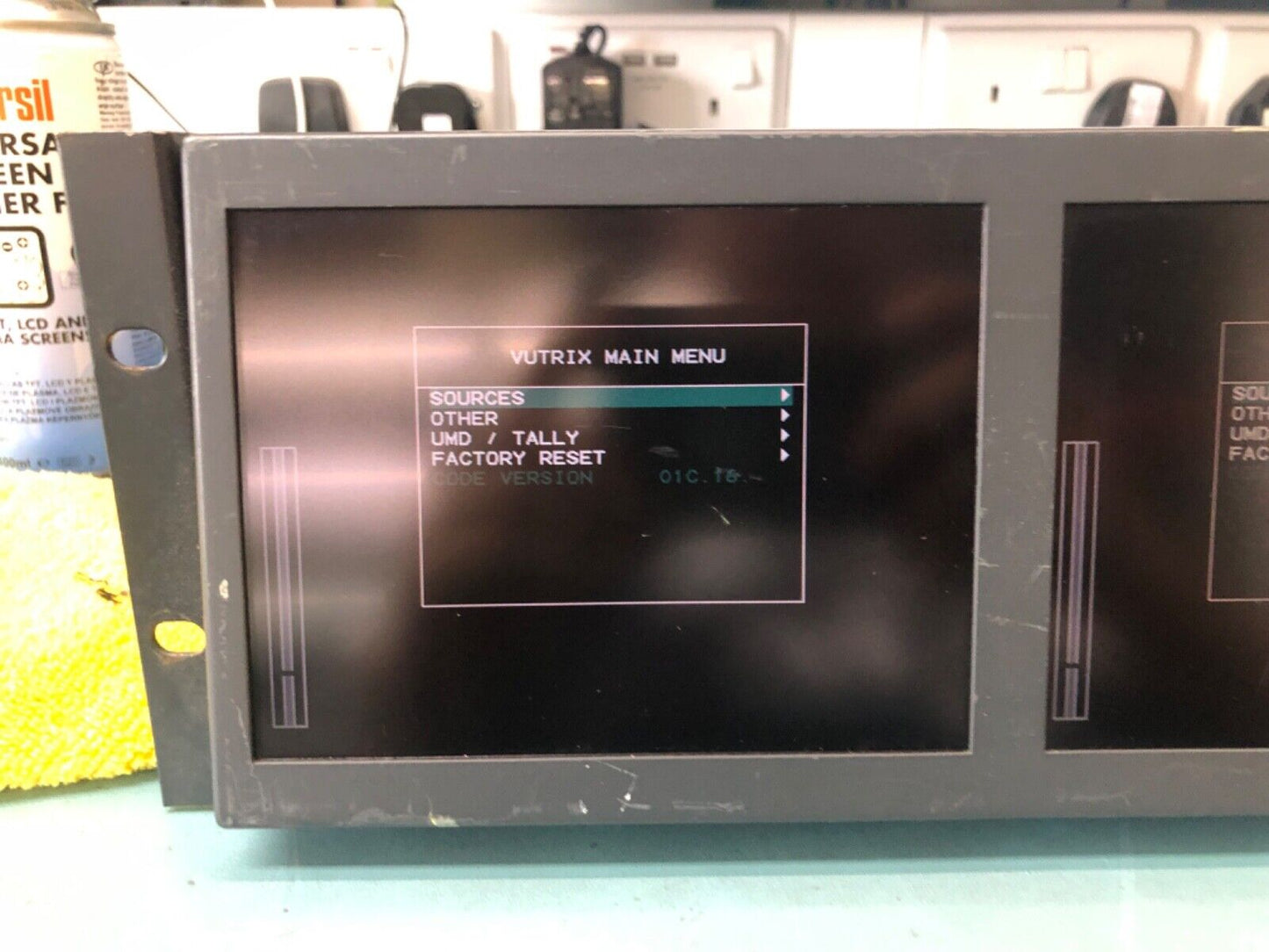 Broadcast Triple 6.4 Inch HD-SDI SD-SDI LCD Monitor Rack-Mount Vutrix