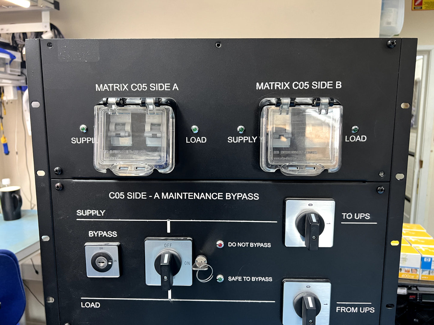 Dual-Side Rack-Mount UPS Bypass Panel, Enhanced Power Distribution