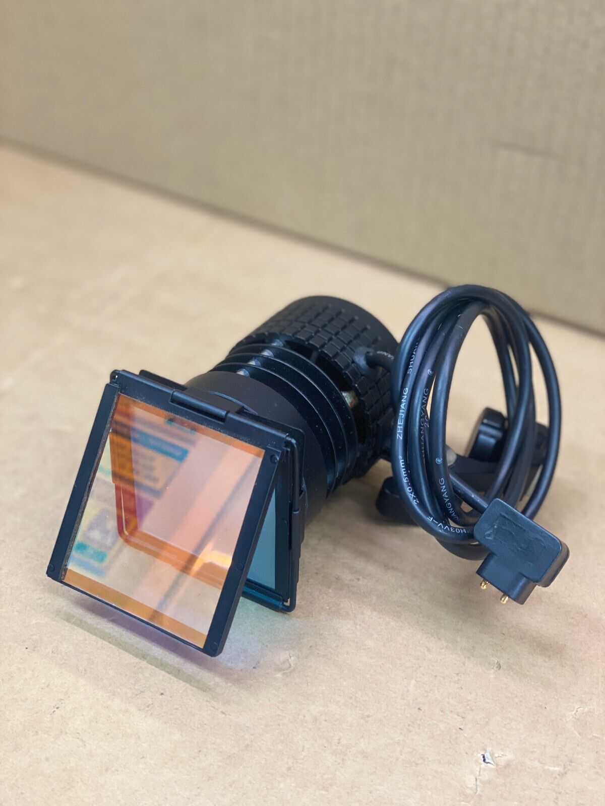 Ultralight LED Camera Light Portable Swivel Bracket 123 Lumens 1080p