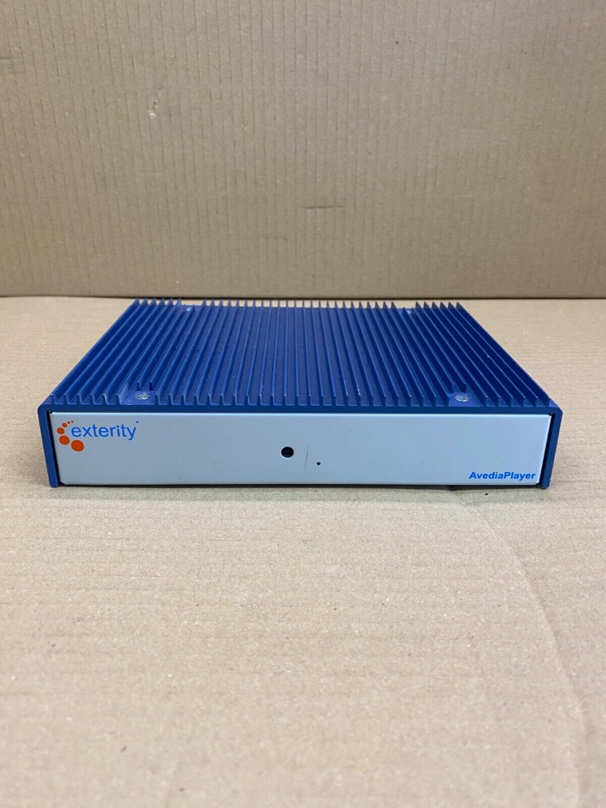 Broadcast UHD Set-Top Box 4K HDR PoE Exterity AVPLY-M9400 Ethernet