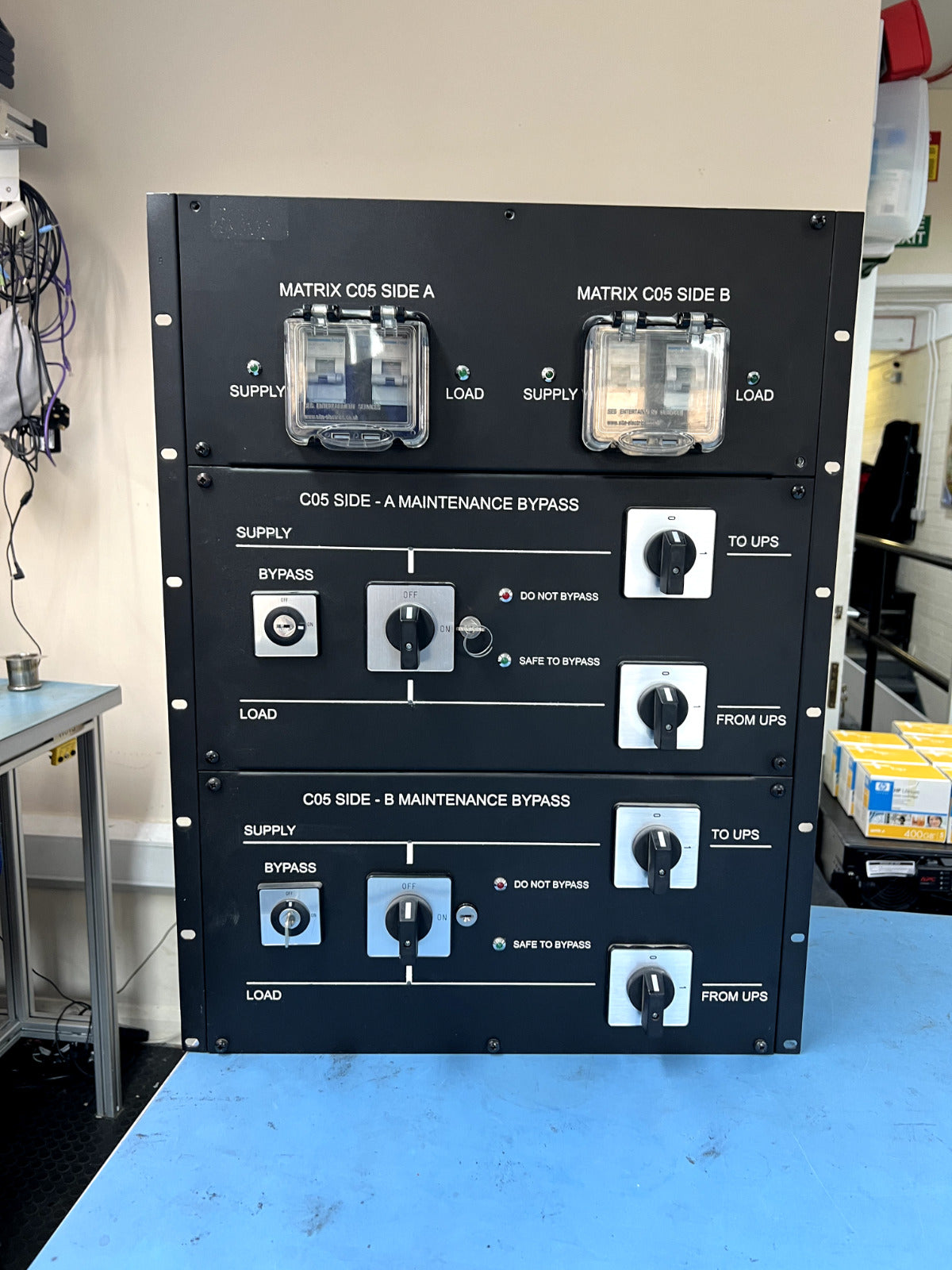 Dual-Side Rack-Mount UPS Bypass Panel, Enhanced Power Distribution
